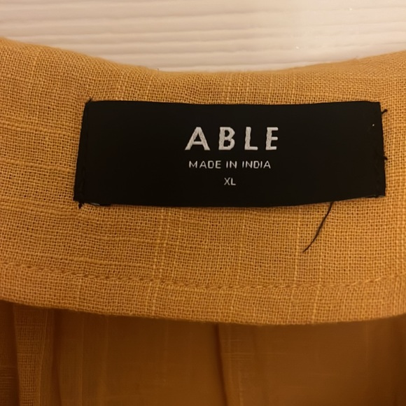Able Blouse - Picture 2 of 4
